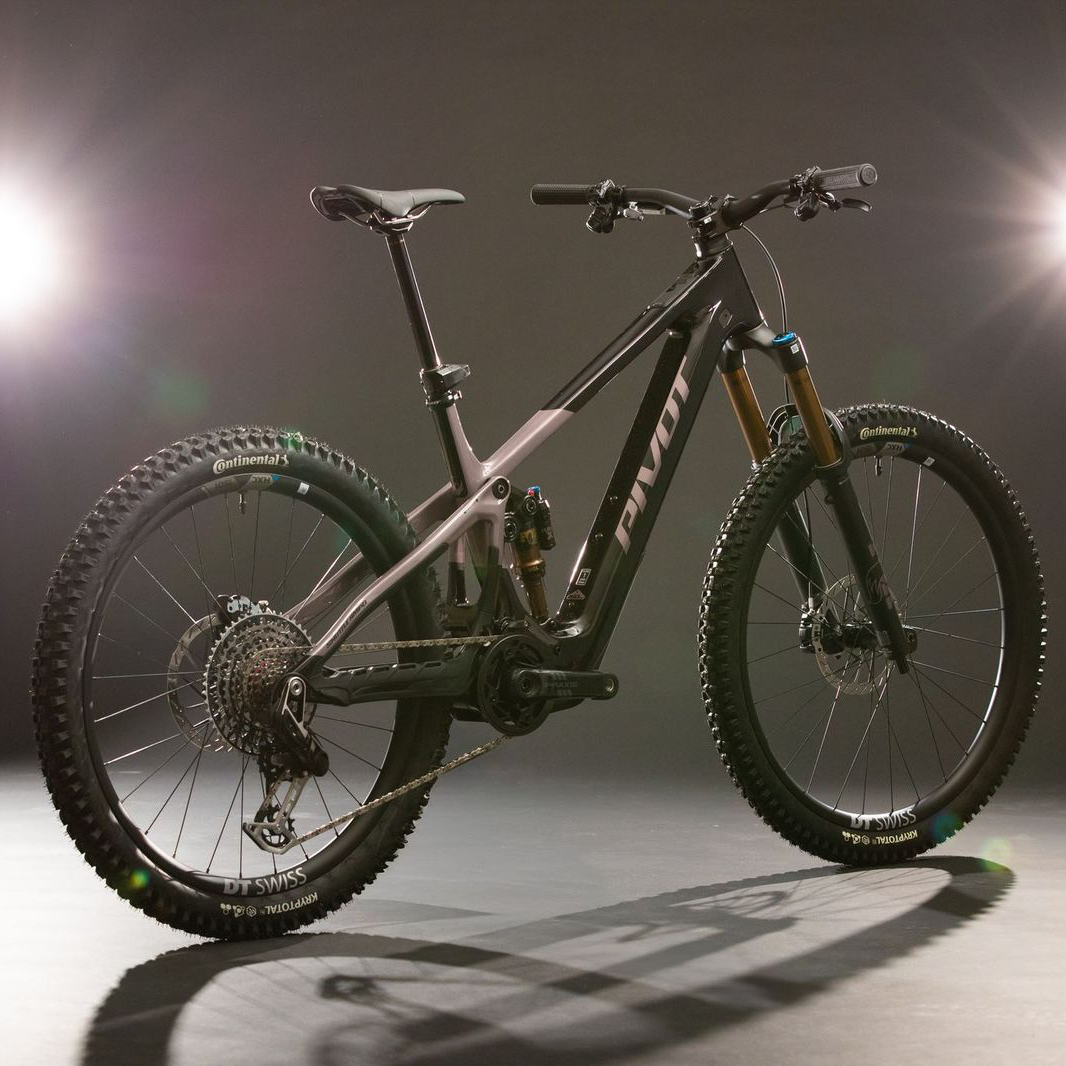 Nový Pivot Shuttle AMP'd