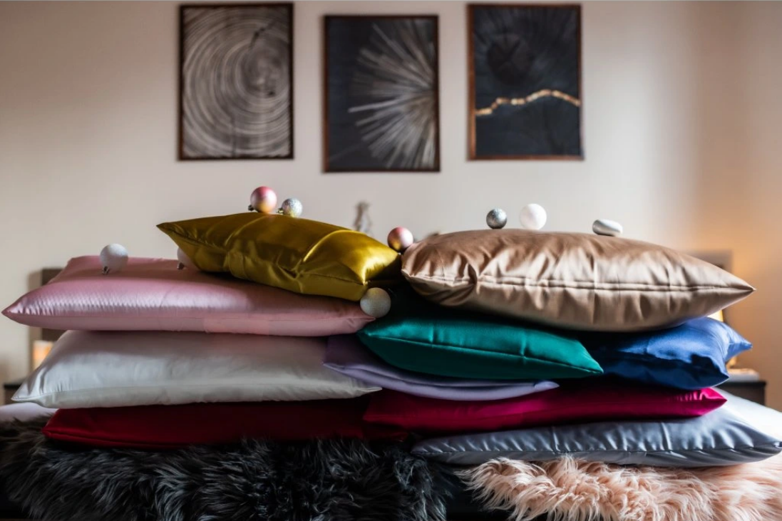 Hedvábný polštář proti vráskám z acetátového hedvábí – veganská alternativa, která mění pravidla hry