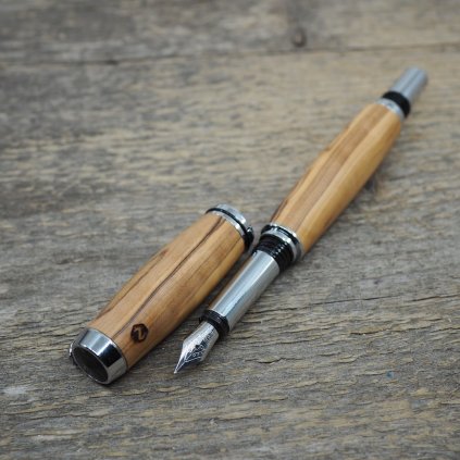 luxusni drevene plnici pero Portland S Betlemska oliva9