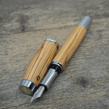 luxusni drevene plnici pero Portland L Betlemska Oliva (9)