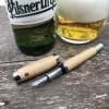 Dřevěné plnicí pero Portland L - sud od piva Pilsner Urquell