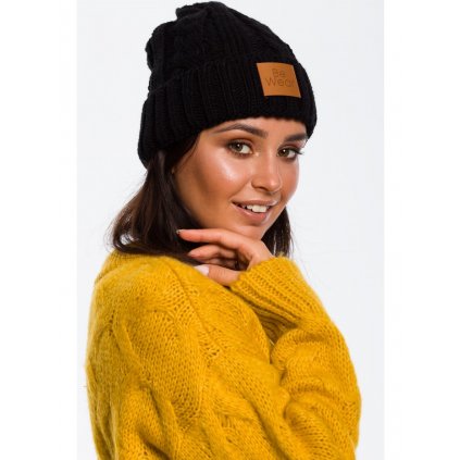 Plisovaná pletená čepice s nášivkou BeWear BK043 (Velikost ONE SIZE, Barva Černá)