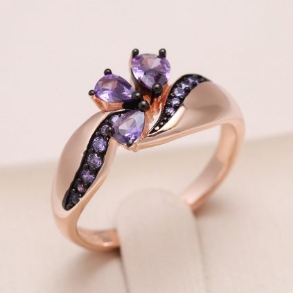 Elegantní pozlacený prsten s květinou