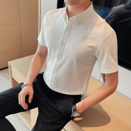 Elegantní pánská košile s rukávy nad lokty