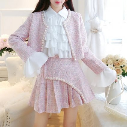Kompletní outfit v romantickém stylu halenka sako a sukně