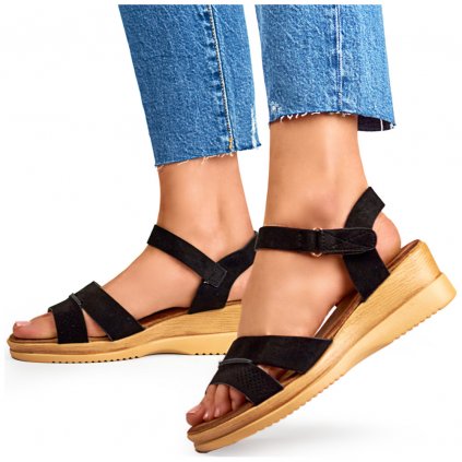 semišové sandály na klínku pohodlné
