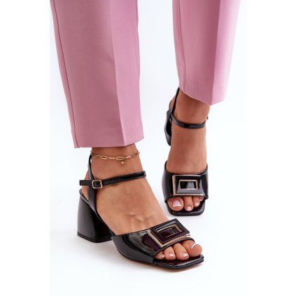 Elegantní lakované sandály na podpatku s ozdobou  D&A MR38-202 (Velikost 38, Barva Černá)