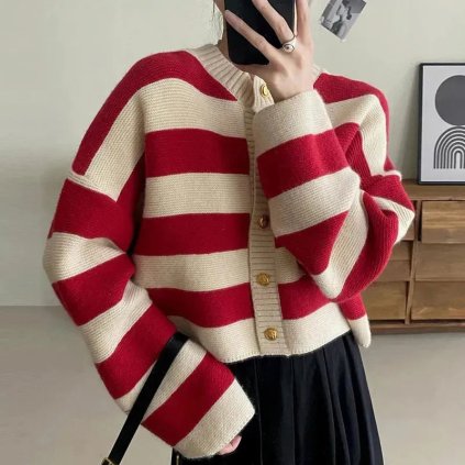 Pruhovaný cardigan ve stylu Old Money