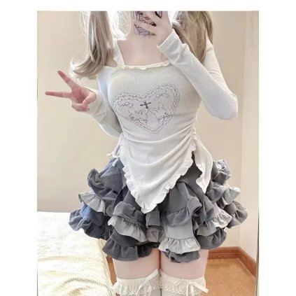 Minišaty s vrstvenou sukní – světlý top, volánky, dívčí styl