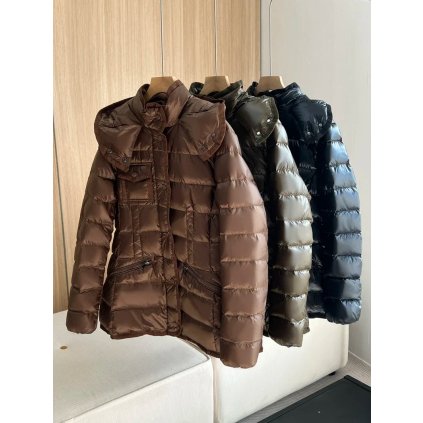 Zimní dámská bunda – péřová, kapuce, elegantní