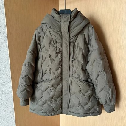 Oversize péřová bunda – zimní model s kapucí (Barva Béžová, Velikost M)