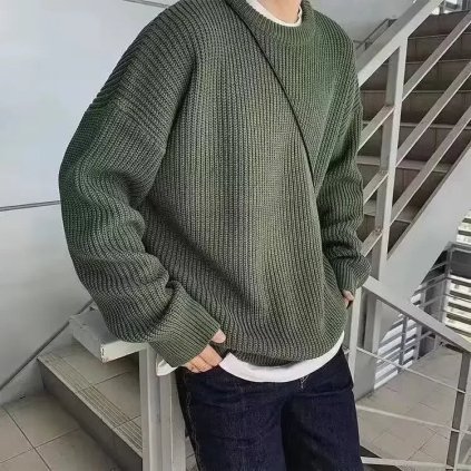 Pánský pletený svetr se silnou přízí a volným střihem