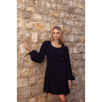 Rozevláté minišaty s dlouhými rukávy a zavazováním A741 (Velikost L, Barva Černá)