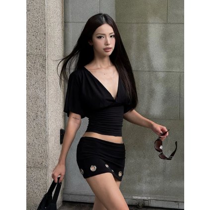 Krátká minisukně s vysokým pasem a ozdobnými otvory (Barva (varianta) Černá, Velikost L)