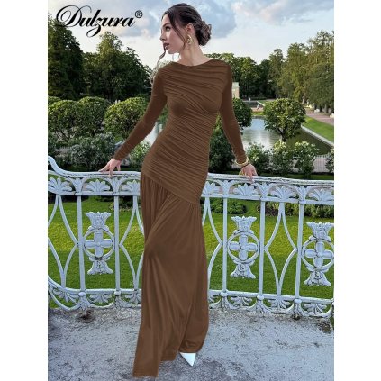 Dlouhé přiléhavé šaty s řasením a dlouhým rukávem (Barva (varianta) Černá, Velikost M)