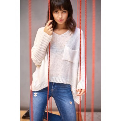 Romantický lehký UNISIZE svetr pulovr s výstřihem a kapsou BeKnitWear BK018