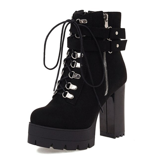 Levně Kotníkové boty na masivním podpatku GoodDayGirl Fashion Barva: Černá