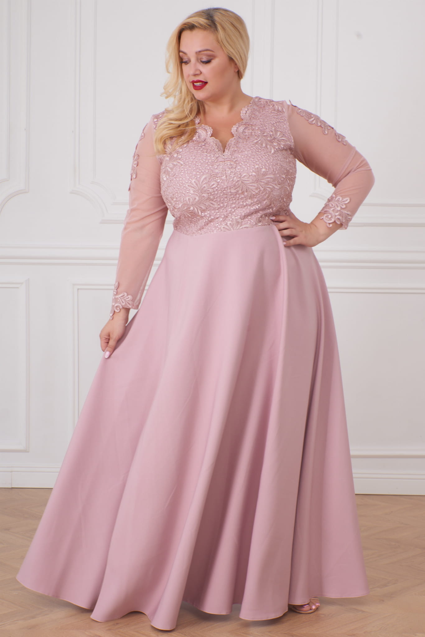 Levně BOSCA FASHION Maxi šaty krajkové s rozparkem a výstřihem CARMEN II LONG Barva: Pastelově růžová