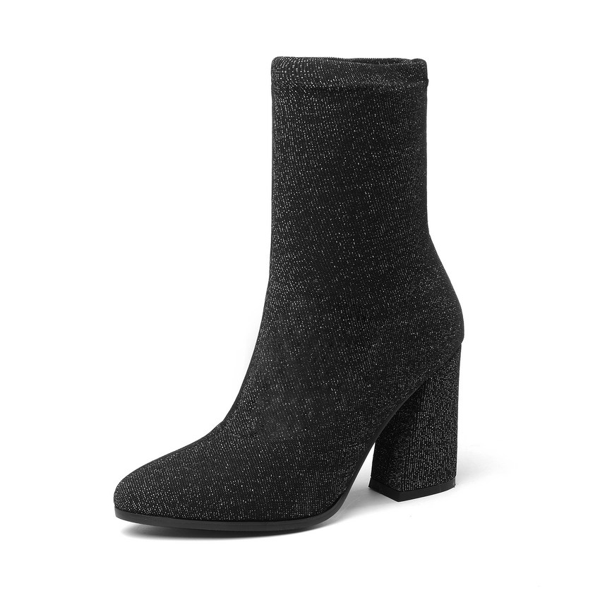 Levně GoodDayGirl Elegantní třpytivé boty s hranatým podpatkem - 35 Barva: Černá