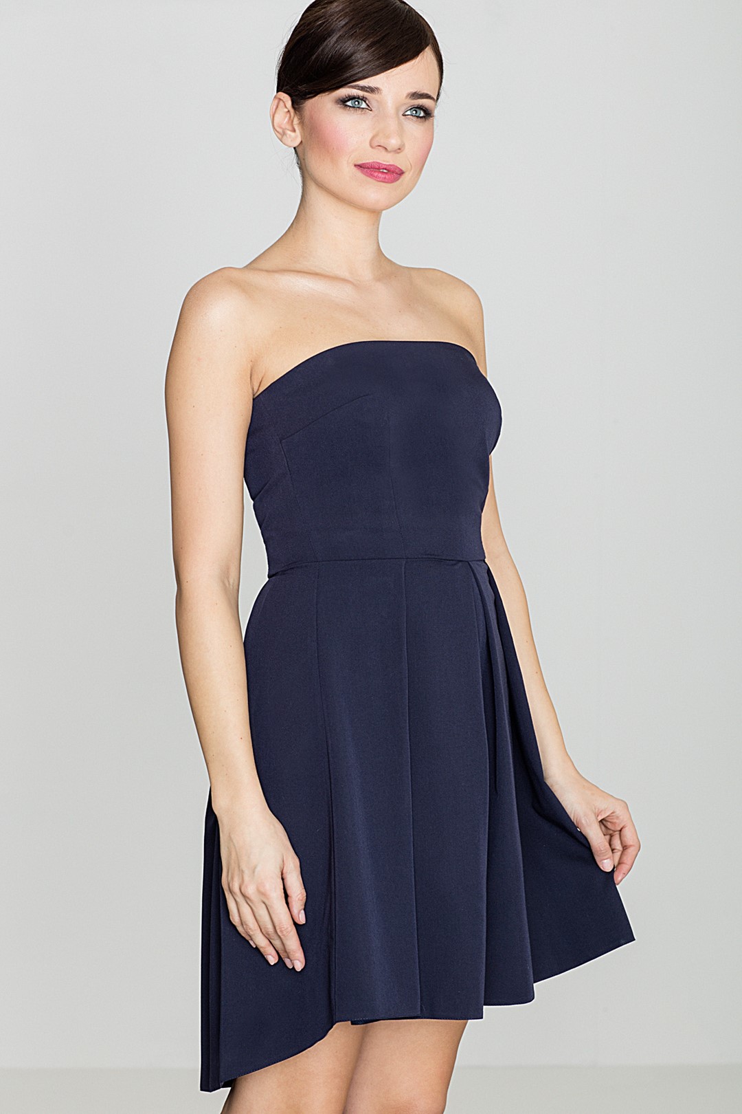 Levně Asymetrické áčkové šaty se skládanou sukni K368 LENITIF Barva: Tmavě Modrá