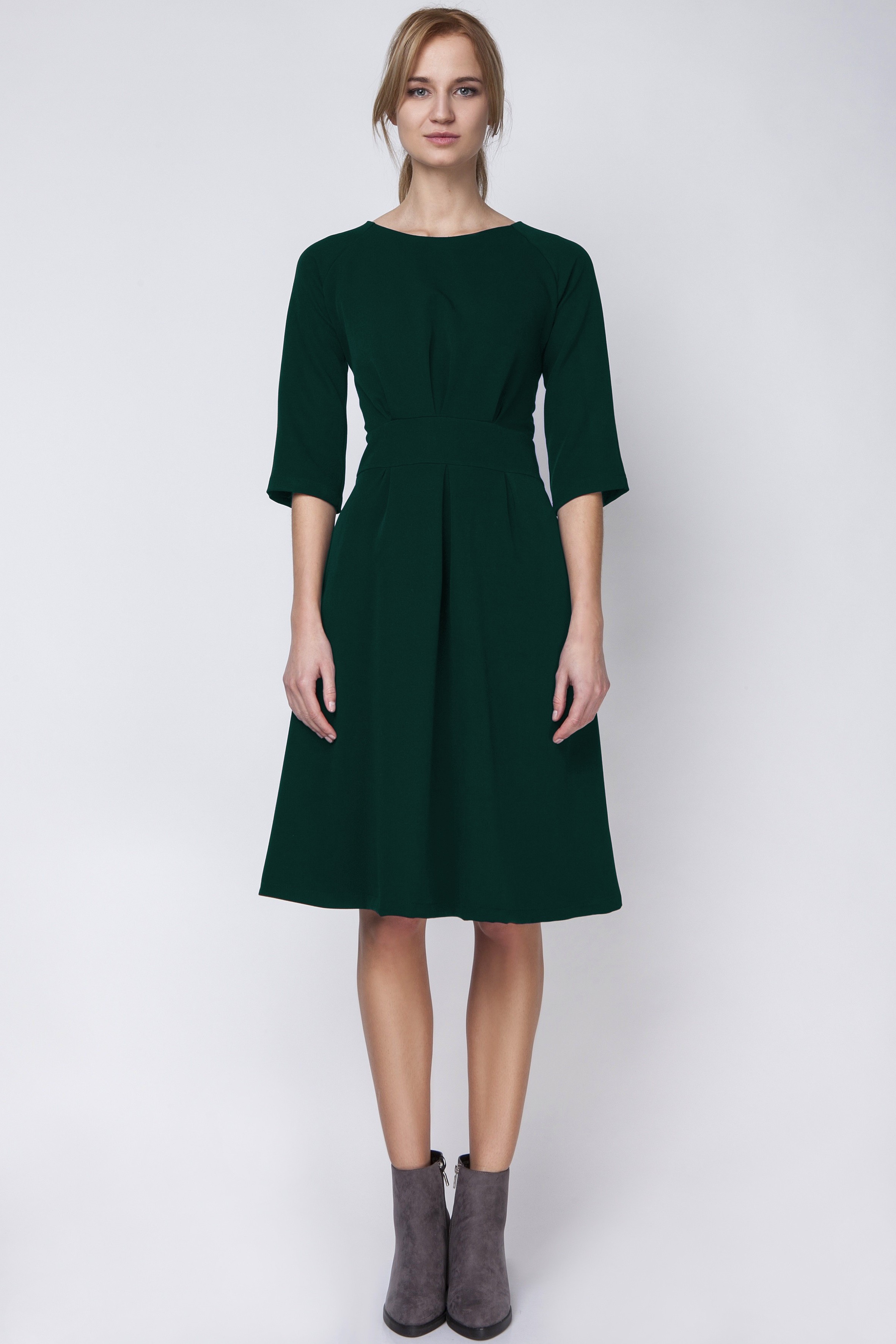 Levně Elegantní šaty s rozšířenou spodní části SUK122 LANTI Barva: Zelená