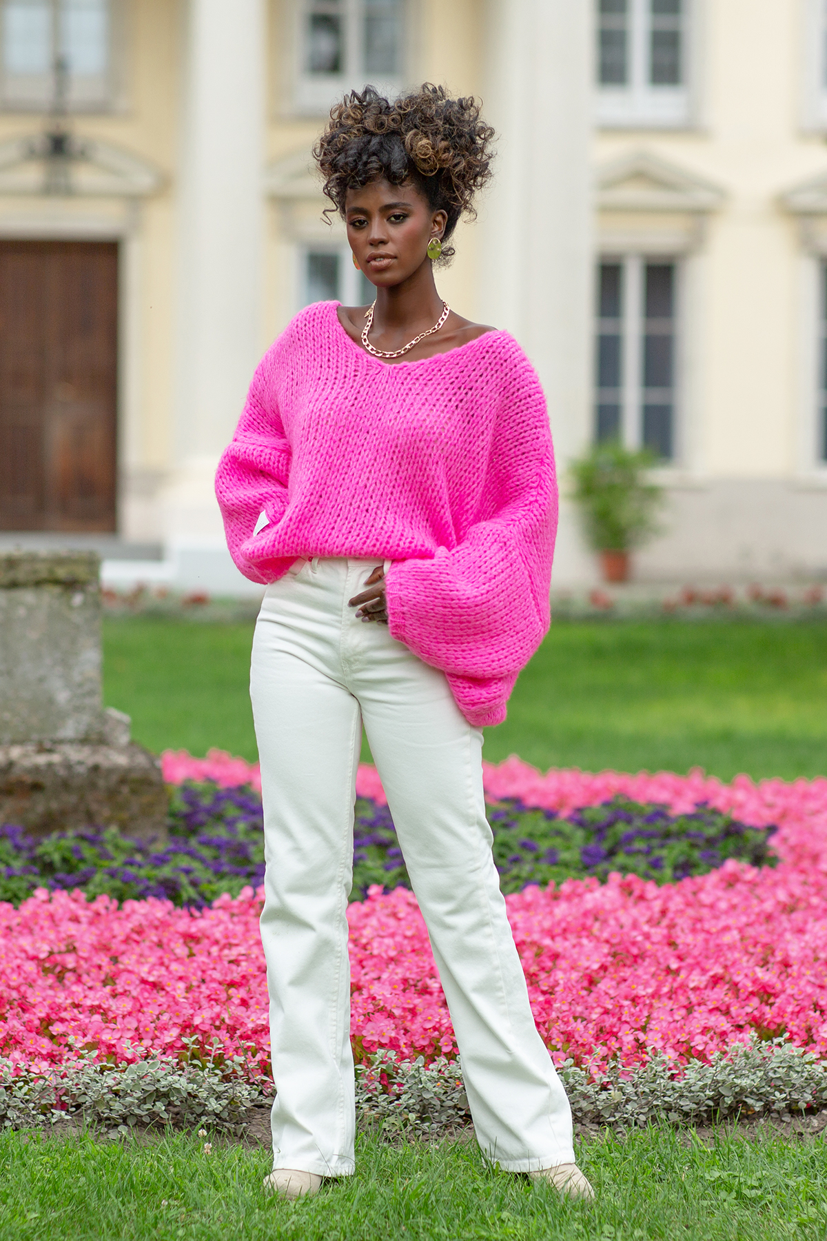 Levně Fobya Volný svetr s výstřihem F1256 Barva: Růžová