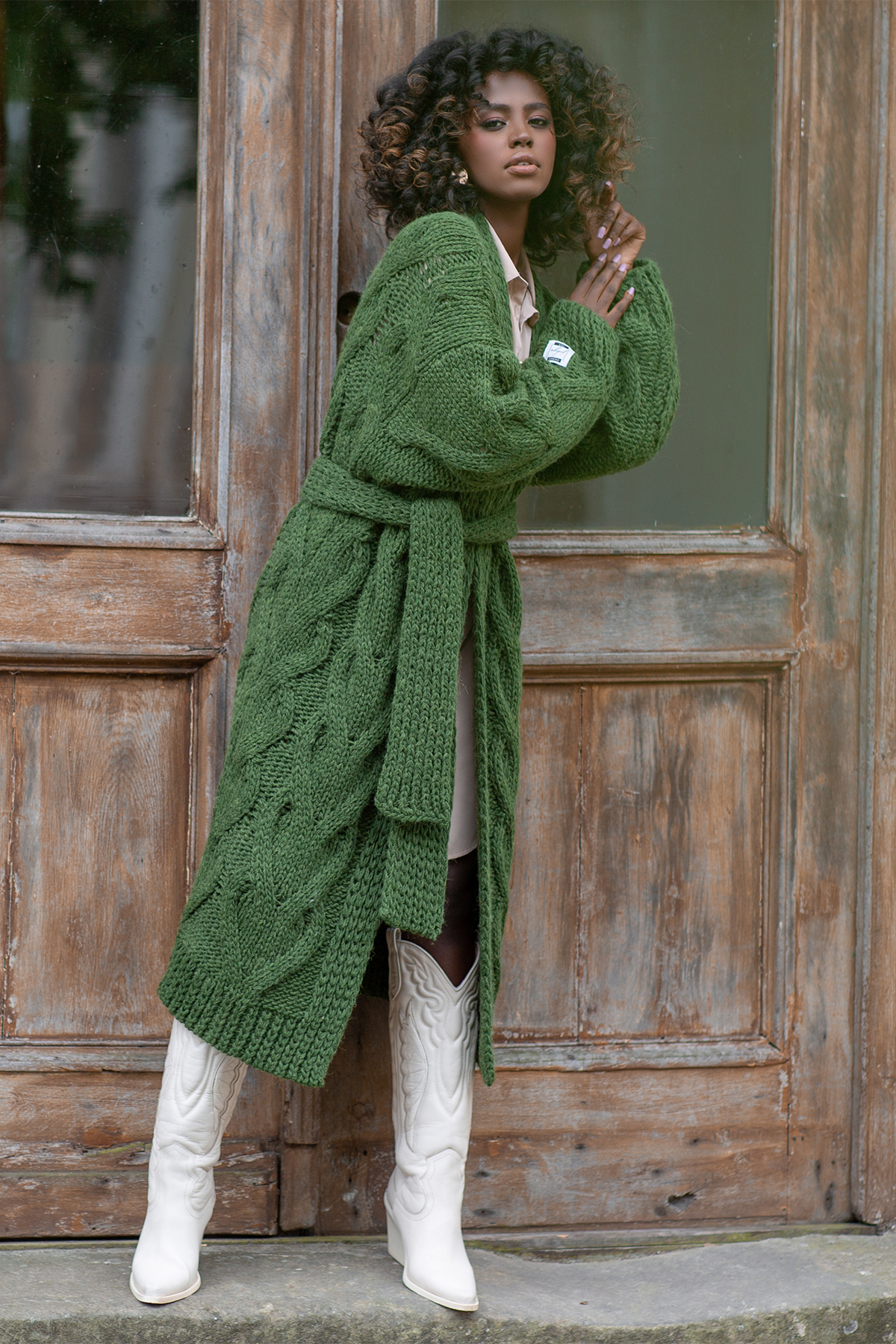 Levně Fobya Dlouhý vlněný Cardigan s dekorativním hustým úpletem F1261 Barva: Olivová