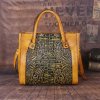 Hranatá shopper kabelka s texturovanými vzory