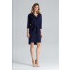 Volné šaty s páskem a volánem ve výstřihu M644 (Barva Tmavě modrá, Velikost S)