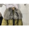 luxusní zimní bunda s peřím a límcem z přírodní kožešiny - XL