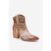 Kožené Boty Kovbojky Na Podpatku S Dekorativním Pletením Maciejka 06810-29 Multikolor (Velikost 39, Barva Barevná)
