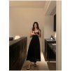 Letní šaty s úzkým střihem a výstřihem pro drobné postavy (Barva Černá, Velikost XL)