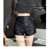 Dámské koženkové kraťasy – vysoký pas a přiléhavý střih (Barva Černá, Velikost S)
