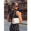Krátké síťované šaty s puntíky a přiléhavým střihem (Barva (varianta) Černá, Velikost S)