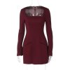 Krátké přiléhavé šaty se zipem a dlouhým rukávem (Barva (varianta) Bordová, Velikost L)