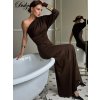 Dlouhé elegantní šaty na jedno rameno (Barva (varianta) Kávová, Velikost S)