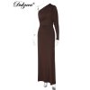 Dlouhé elegantní šaty na jedno rameno (Barva (varianta) Kávová, Velikost S)