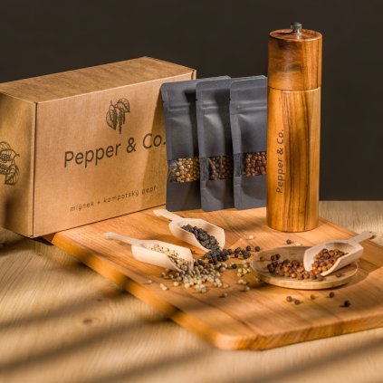 Set kampotských pepřů a mlýnku z akáciového dřeva od Pepper & Co.