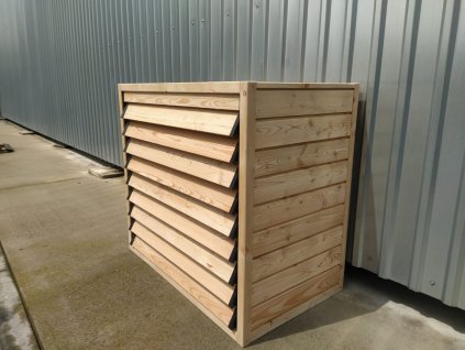 Abdeckung für eine Außenklimaanlage aus Lärchenholz