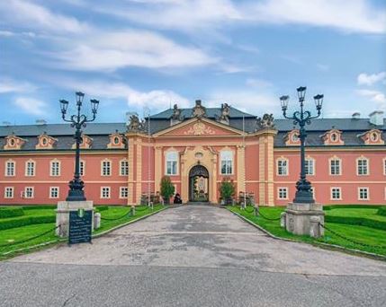 TIP na výlet na zámky Dobříš a Mníšek pod Brdy