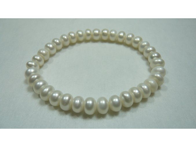 Náramek z bílých perel tvaru kukuřice