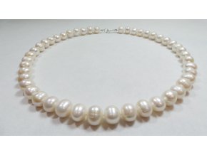 Bílý perlový náhrdelník