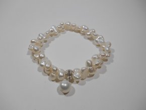 Náramek z bílých perel tvaru matrjošky