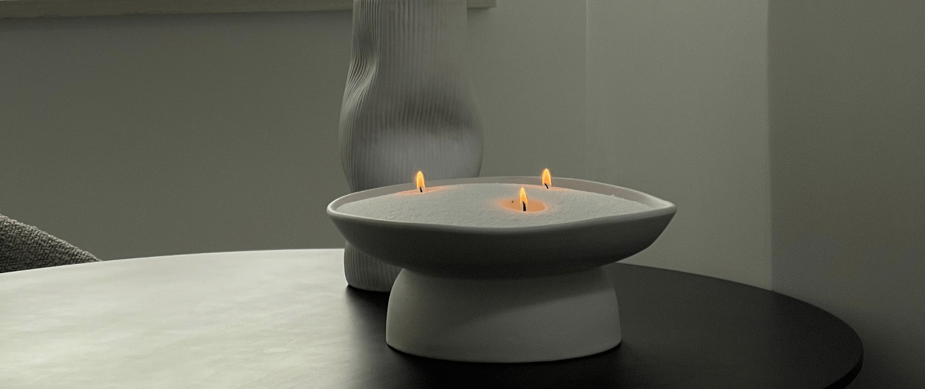 Sypaná svíce v přírodním svícnu