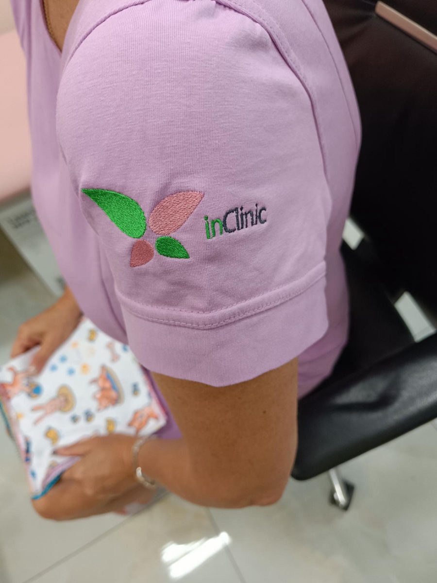 Vyšité logo na oblečení Perlička, ukázka 3