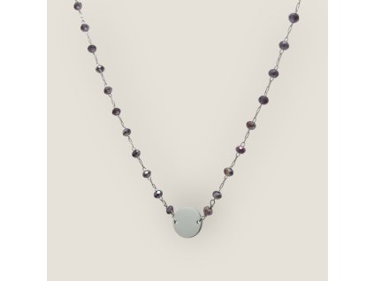 Karma O – náhrdelník s broušenými fialovými korálky  a kruhem z chirurgické oceli