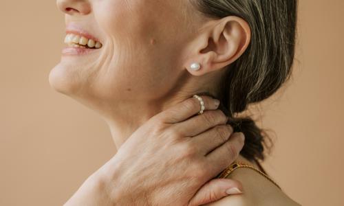 Zářivá budoucnost: Nejnovější trendy ve světě šperků v roce 2024