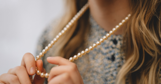 Perlové náhrdelníky nosí ženy i muži