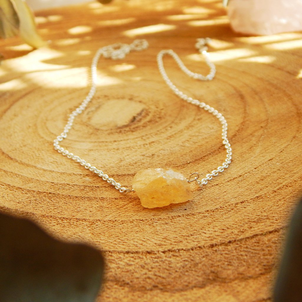 Stříbrný náhrdelník se surovým citrinem RC85003 - Perlomanie