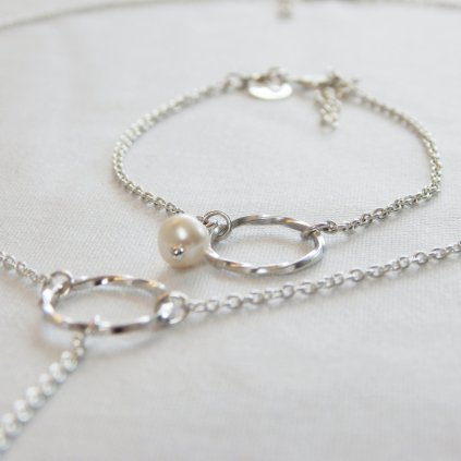 Stříbrný perlový náramek karma s bílou perlou Minimalist ML76003, Perlomanie